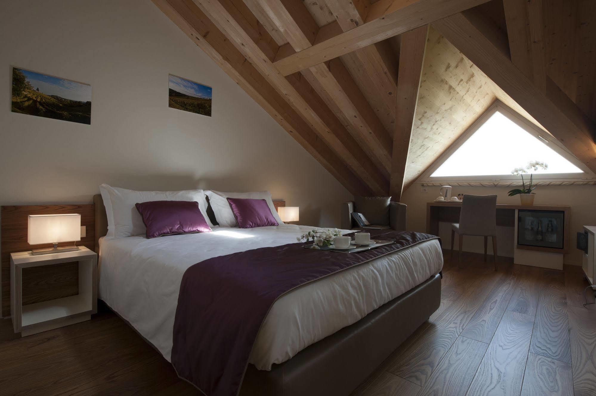 Villa Del Poggio Prosecco Bike Hotel San Pietro Di Feletto ภายนอก รูปภาพ