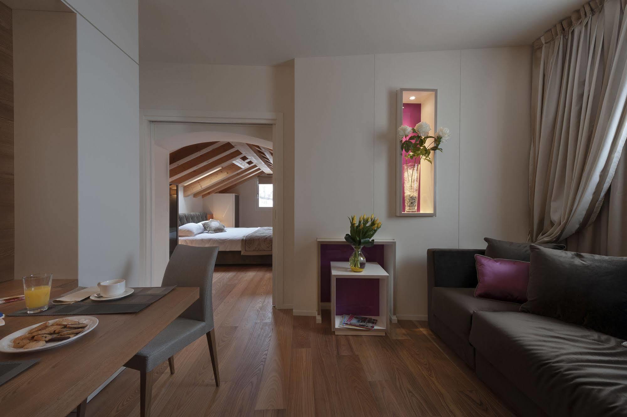 Villa Del Poggio Prosecco Bike Hotel San Pietro Di Feletto ภายนอก รูปภาพ