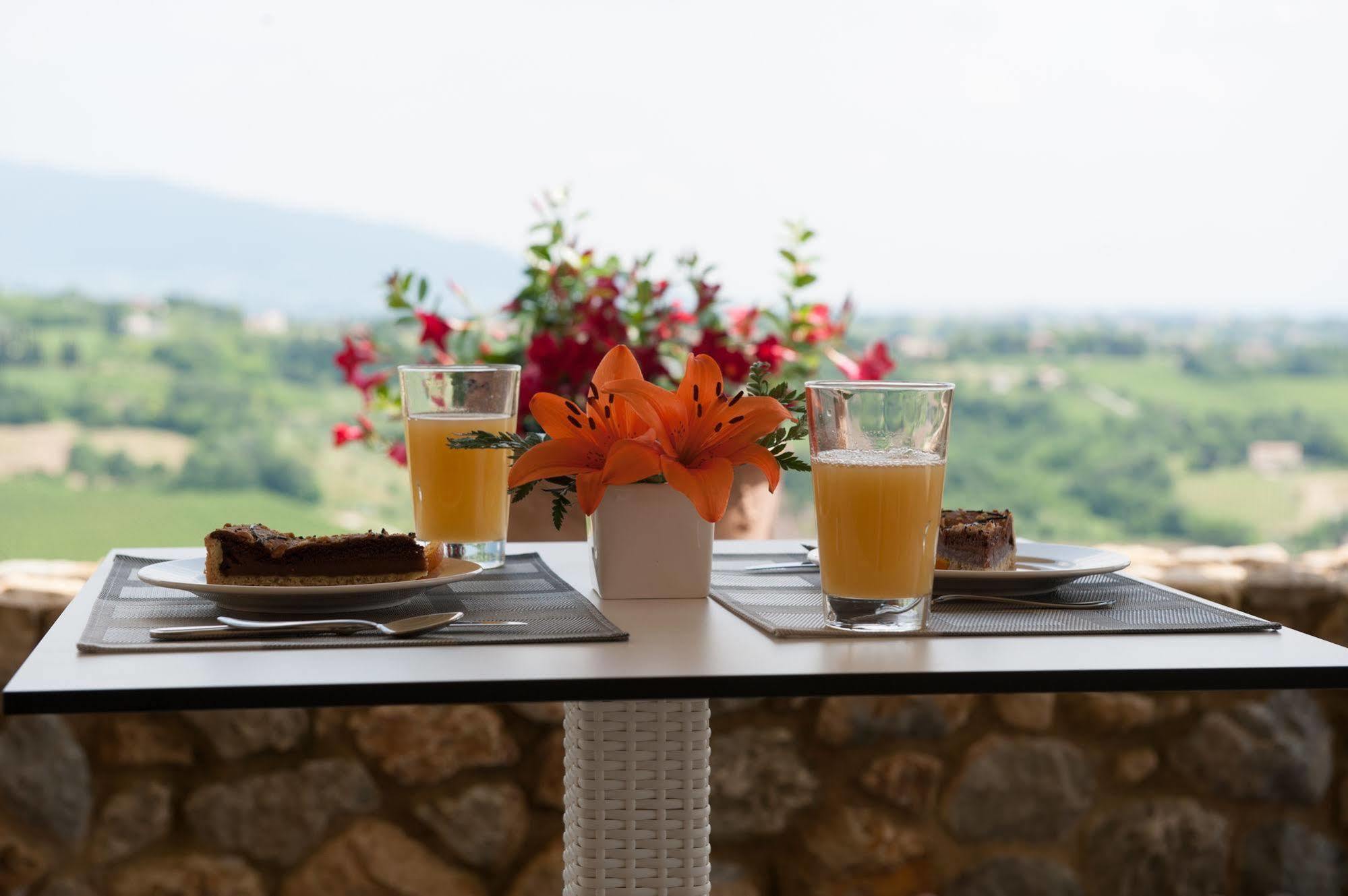 Villa Del Poggio Prosecco Bike Hotel San Pietro Di Feletto ภายนอก รูปภาพ